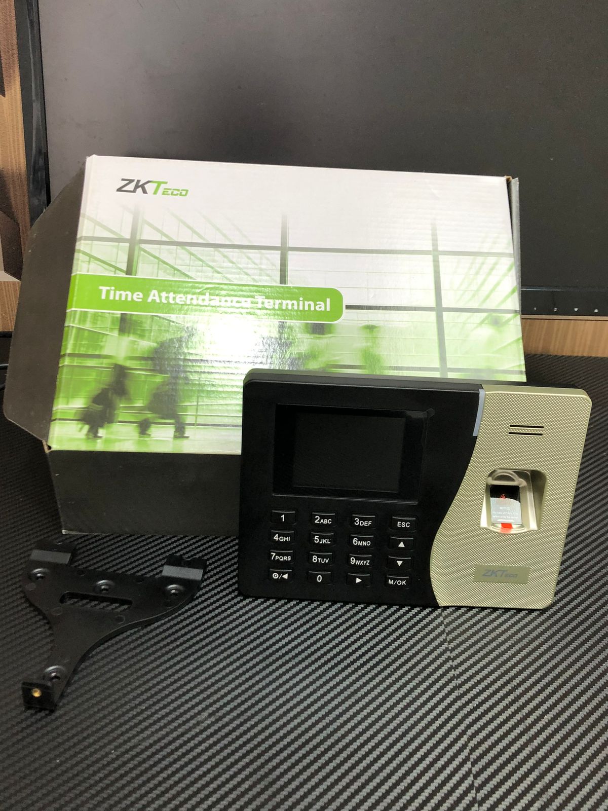 Control de Asistencia ZKTeco K20 Pro – Huella y Tarjeta