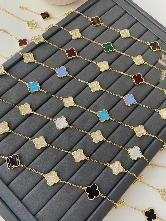 Cadena con Dije de Trébol Bañada en Oro – Elegancia y Buena Suerte